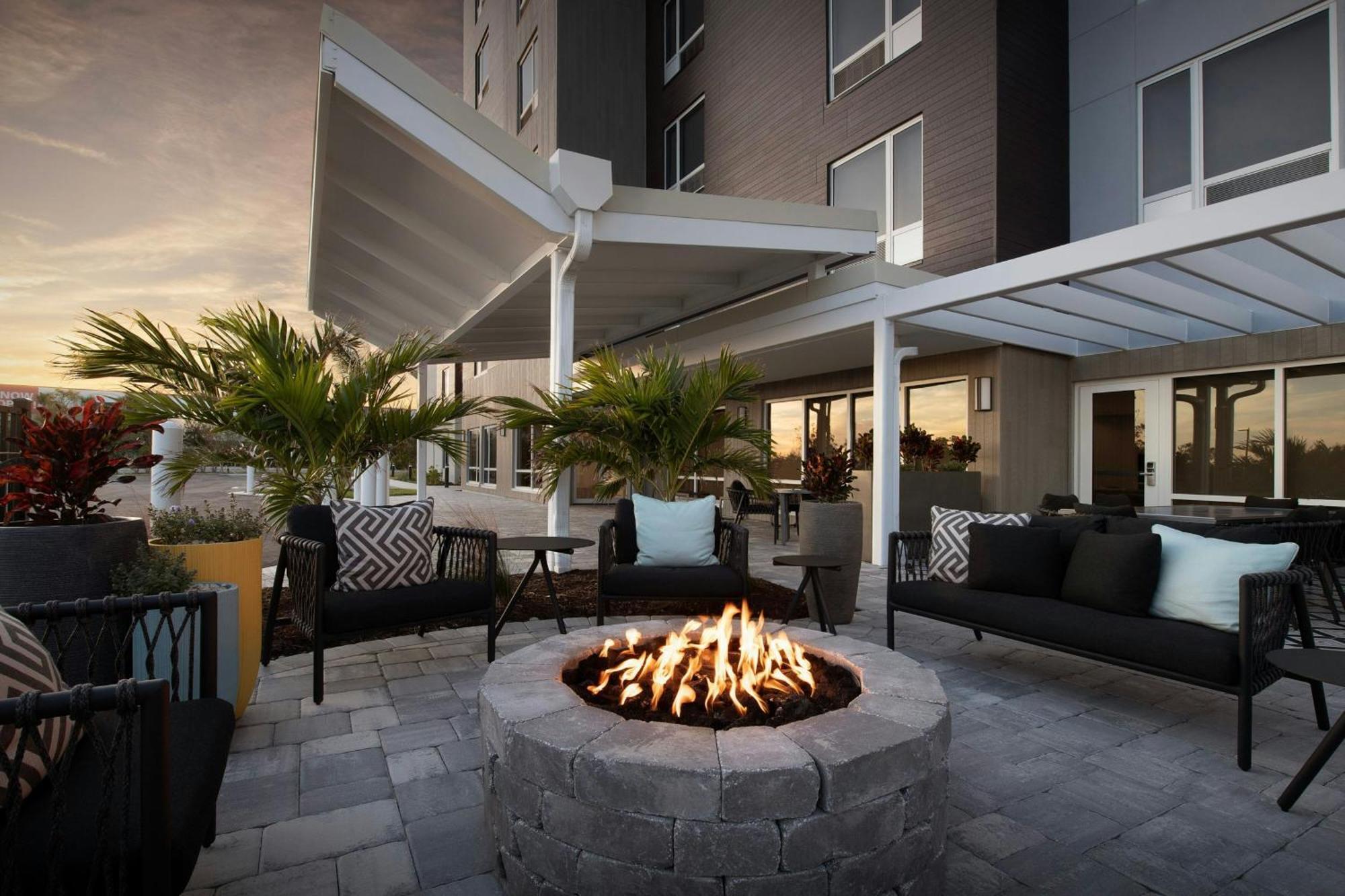 Towneplace Suites By Marriott Fort Myers Gulf Coast Zewnętrze zdjęcie